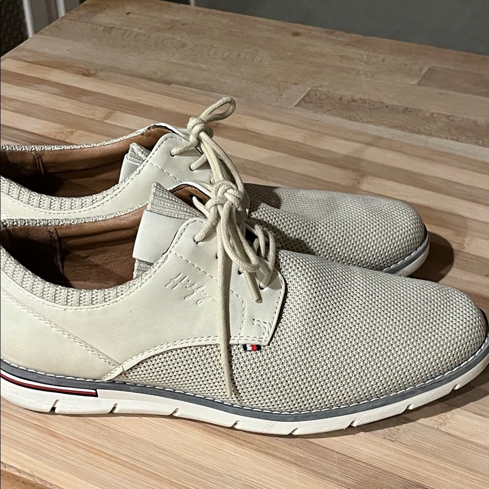 Tommy Hilfiger WINNER DRESS/SNEAKER SZ 7 natural